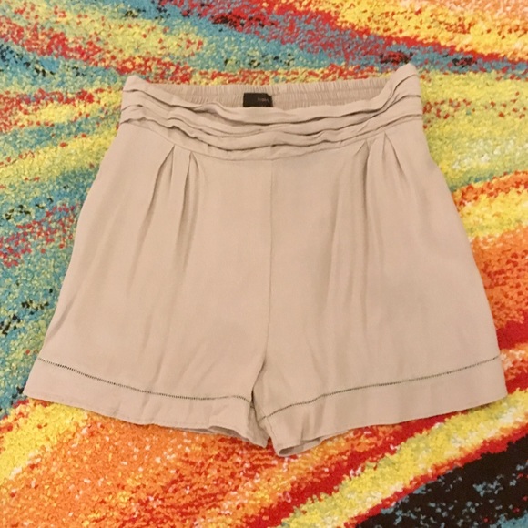 LovPosh High-Waisted Shorts - Picture 1 of 3